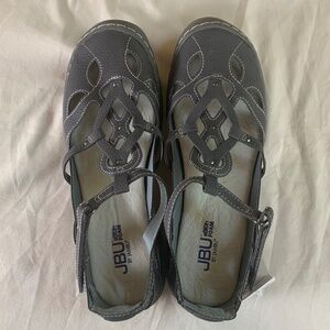 JBU by Jambu Gray Memory Foam Sandals Size 9 - New with Tags, Cutout Design